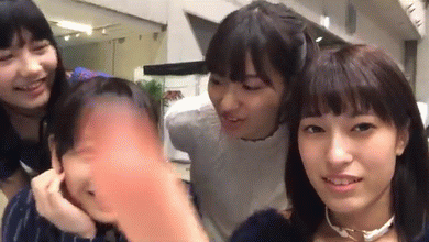 AKB48の橋本耀ちゃんが大島涼花ちゃんの胸をつかむ！（GIF動画） - AKB ...
